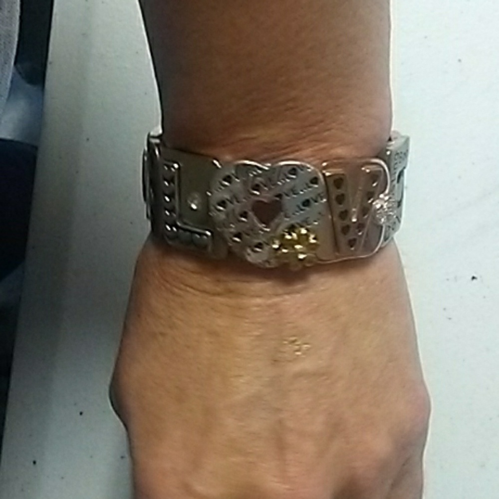 "Love Bracelet" stretch NWOT